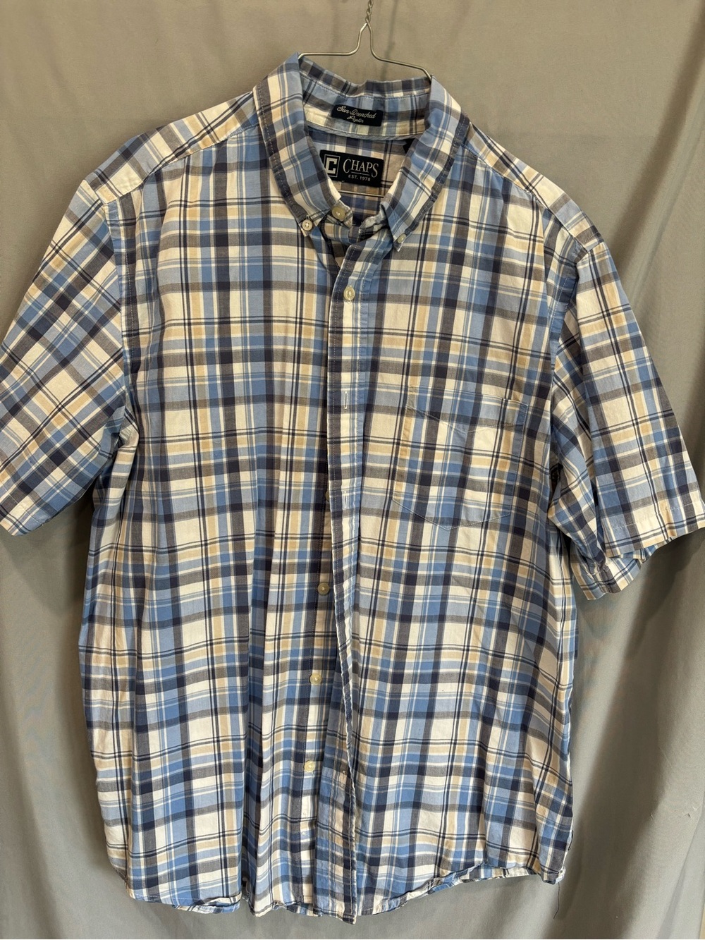 GAP Men’s Blue and White Plaid Short-Sleeve Button-Down Shirt